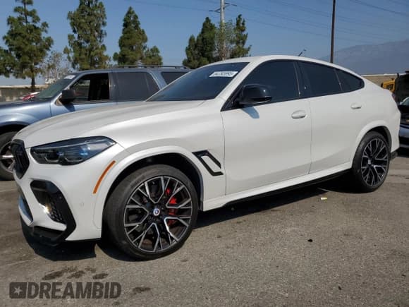 ✅ 2022 BMW X6 M • VIN: 5YMCY0C01N9M56990 • Lot: 64793995. Wystawiony na Copart z przebiegiem 31 666 mil. Bezpłatny archiwum sprzedaży aukcyjnych z USA i szczegółowy raport historii pojazdu na DreamBid. Zdjęcie 1.