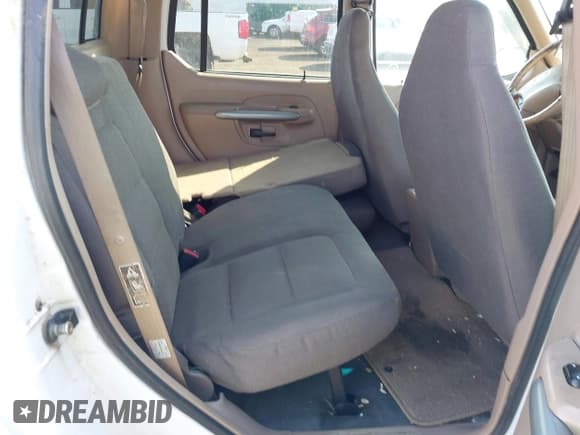 ✅ 2001 Ford Explorer Sport Trac • VIN: 1FMZU77E81UC98101 • Lot: 43143062. Wystawiony na IAAI z przebiegiem 183 323 mil. Bezpłatny archiwum sprzedaży aukcyjnych z USA i szczegółowy raport historii pojazdu na DreamBid. Zdjęcie 8.