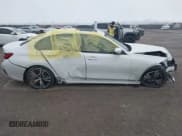 ✅ 2022 BMW 3 Series 330i • VIN: 3MW5R1J01N8C59980 • Lot: 41445673. Listed on IAAI with 33,117 mi. Free auction sales archive from the USA and detailed vehicle history report at DreamBid. Image 13.