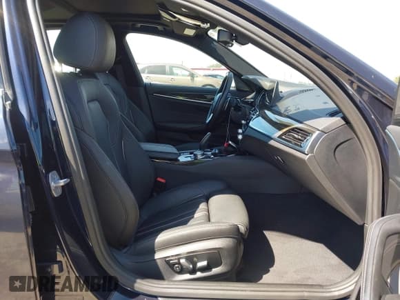 ✅ 2017 BMW 5 Series 540i • VIN: WBAJE5C30HG915083 • Lot: 43151716. Listed on IAAI with 28,906 mi. Free auction sales archive from the USA and detailed vehicle history report at DreamBid. Image 5.