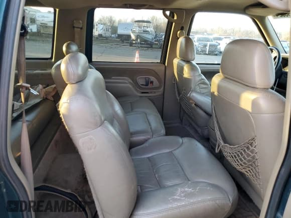 ✅ 1997 GMC Suburban • VIN: 3GKFK16RXVG513571 • Lot: 82086924. Wystawiony na Copart z przebiegiem 190 142 mil. Bezpłatny archiwum sprzedaży aukcyjnych z USA i szczegółowy raport historii pojazdu na DreamBid. Zdjęcie 10.