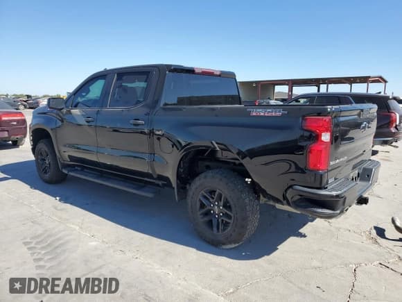 ✅ 2021 Chevrolet Silverado 1500 Custom Trail Boss • VIN: 3GCPYCEL2MG351621 • Lot: 62600554. Wystawiony na Copart z przebiegiem 39 388 mil. Bezpłatny archiwum sprzedaży aukcyjnych z USA i szczegółowy raport historii pojazdu na DreamBid. Zdjęcie 2.