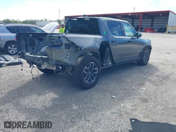 ✅ 2022 Rivian R1T Launch Edition • VIN: 7FCTGAAL9NN004060 • Lot: 41637884. Wystawiony na IAAI z przebiegiem 40 268 mil. Bezpłatny archiwum sprzedaży aukcyjnych z USA i szczegółowy raport historii pojazdu na DreamBid. Zdjęcie 4.