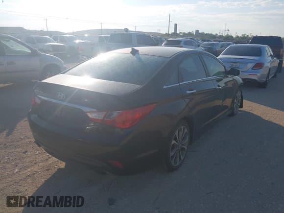 ✅ 2014 Hyundai Sonata Limited • VIN: 5NPEC4AC5EH811865 • Lot: 43210386. Listed on IAAI with 138,125 mi. Free auction sales archive from the USA and detailed vehicle history report at DreamBid. Image 4.
