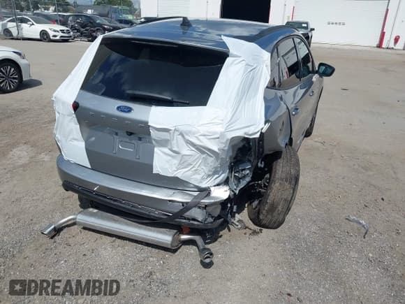 ✅ 2024 Ford Escape ST-Line • VIN: 1FMCU0MN2RUB02179 • Lot: 43007139. Wystawiony na IAAI z przebiegiem Nie podano. Bezpłatny archiwum sprzedaży aukcyjnych z USA i szczegółowy raport historii pojazdu na DreamBid. Zdjęcie 6.