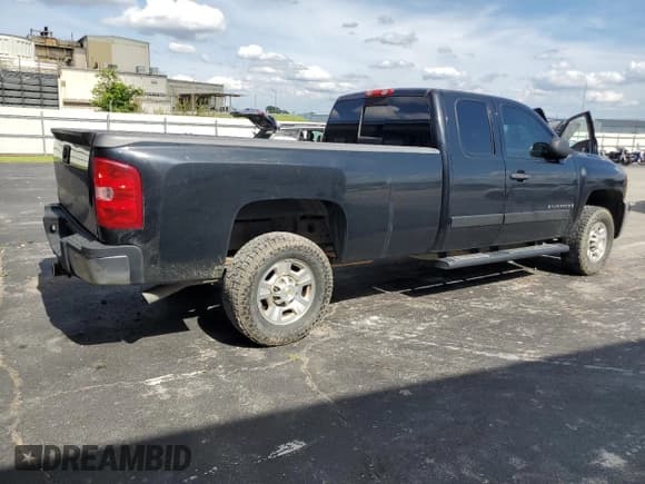 ✅ 2008 Chevrolet Silverado 2500HD Work Truck • VIN: 1GCHC29K28E122058 • Lot: 61770735. Wystawiony na Copart z przebiegiem 297 070 mil. Bezpłatny archiwum sprzedaży aukcyjnych z USA i szczegółowy raport historii pojazdu na DreamBid. Zdjęcie 3.