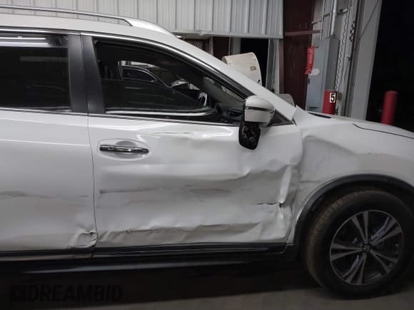 ✅ 2017 Nissan Rogue SV • VIN: JN8AT2MT0HW386900 • Lot: 42598705. Listed on IAAI with 127,302 mi. Free auction sales archive from the USA and detailed vehicle history report at DreamBid. Image 6.
