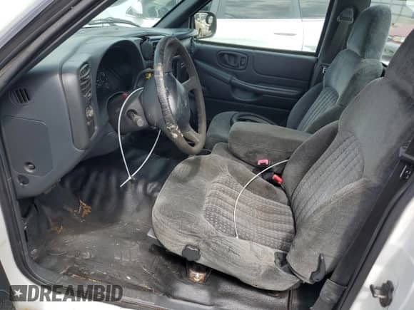 2002 Chevrolet S-10 LS with VIN 1GCCS145928222219, listed as a Copart auction lot 57987925 with 179,980 mi miles and Clean title. Bid and sale history available at DreamBid. Image 7.