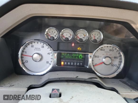 ✅ 2009 Ford F-250 XL • VIN: 1FTSW21R99EB24090 • Lot: 71770285. Wystawiony na Copart z przebiegiem 357 451 mil. Bezpłatny archiwum sprzedaży aukcyjnych z USA i szczegółowy raport historii pojazdu na DreamBid. Zdjęcie 9.