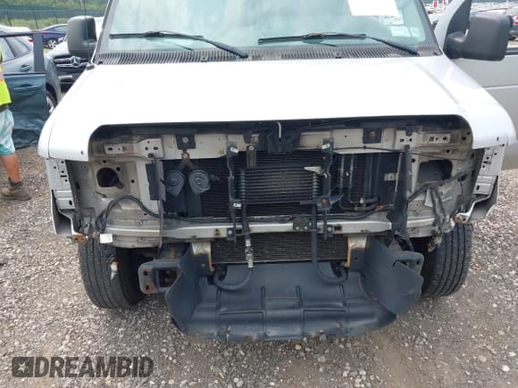 ✅ 2009 Ford Econoline Passenger XL • VIN: 1FBNE31LX9DA71749 • Lot: 42880551. Wystawiony na IAAI z przebiegiem 273 156 mil. Bezpłatny archiwum sprzedaży aukcyjnych z USA i szczegółowy raport historii pojazdu na DreamBid. Zdjęcie 6.