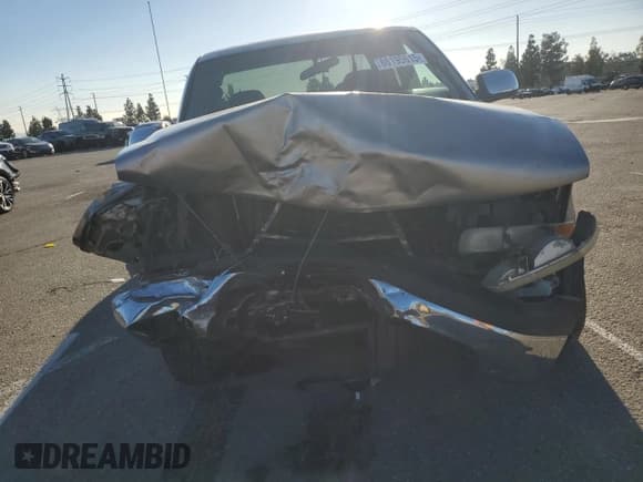 ✅ 2002 Chevrolet Silverado 1500 LS • VIN: 2GCEC19V521287943 • Lot: 86195615. Wystawiony na Copart z przebiegiem Nie podano. Bezpłatny archiwum sprzedaży aukcyjnych z USA i szczegółowy raport historii pojazdu na DreamBid. Zdjęcie 5.