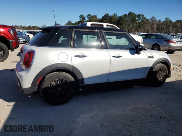 ✅ 2024 MINI Hardtop 4 Door Cooper • VIN: WMW33DK00R2U88843 • Lot: 82409674. Wystawiony na Copart z przebiegiem 6 701 mil. Bezpłatny archiwum sprzedaży aukcyjnych z USA i szczegółowy raport historii pojazdu na DreamBid. Zdjęcie 3.