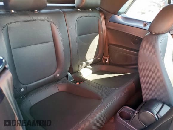 ✅ 2018 Volkswagen Beetle S • VIN: 3VW5DAAT5JM505097 • Лот: 84711945. Опубликован ранее на Copart с пробегом 111 659 миль. Бесплатный доступ к архиву аукционных продаж из США и подробный отчёт об истории автомобиля на DreamBid. Изображение 10.