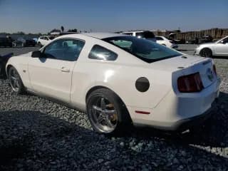✅ 2010 Ford Mustang GT • VIN: 1ZVBP8CH2A5115317 • Lot: 90543065. Wystawiony na Copart z przebiegiem 130 535 mil. Bezpłatny archiwum sprzedaży aukcyjnych z USA i szczegółowy raport historii pojazdu na DreamBid. Zdjęcie 2.