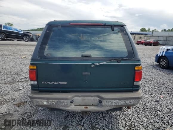 ✅ 1995 Ford Explorer Eddie Bauer • VIN: 1FMDU32X9SUC06085 • Lot: 55322785. Listed on Copart with 248,871 mi. Free auction sales archive from the USA and detailed vehicle history report at DreamBid. Image 6.