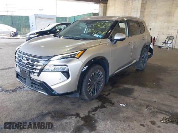 ✅ 2024 Nissan Rogue Platinum • VIN: JN8BT3DD3RW253309 • Lot: 42183388. Wystawiony na IAAI z przebiegiem 16 342 mil. Bezpłatny archiwum sprzedaży aukcyjnych z USA i szczegółowy raport historii pojazdu na DreamBid. Zdjęcie 17.