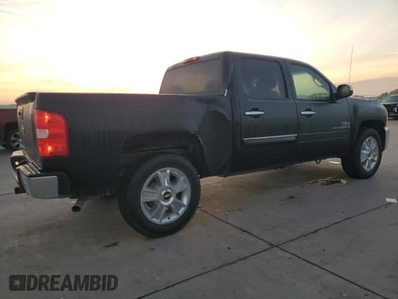 ✅ 2013 Chevrolet Silverado 1500 LT • VIN: 3GCPCSE05DG115320 • Lot: 83673434. Wystawiony na Copart z przebiegiem 125 957 mil. Bezpłatny archiwum sprzedaży aukcyjnych z USA i szczegółowy raport historii pojazdu na DreamBid. Zdjęcie 3.