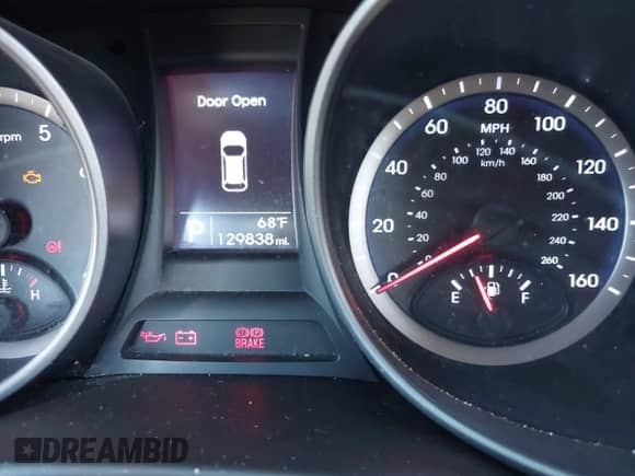 2015 Hyundai Santa Fe z VIN 5XYZTDLBXFG266793, wystawiony jako IAAI lot #43588575 z przebiegiem 129 838 mil mil oraz . Historia ofert i sprzedaży dostępna na DreamBid. Obrazek 15.