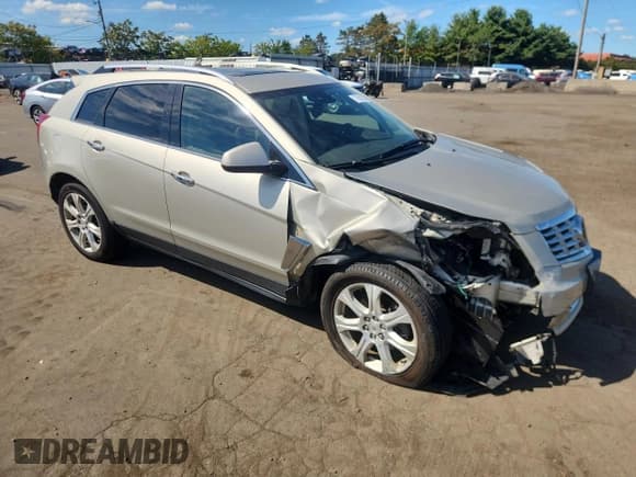 ✅ 2015 Cadillac SRX Premium Collection • VIN: 3GYFNGE38FS547147 • Lot: 70882935. Wystawiony na Copart z przebiegiem 160 153 mil. Bezpłatny archiwum sprzedaży aukcyjnych z USA i szczegółowy raport historii pojazdu na DreamBid. Zdjęcie 4.