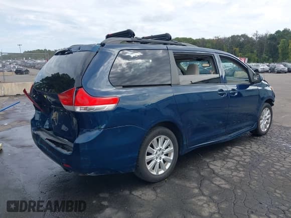 ✅ 2012 Toyota Sienna LE • VIN: 5TDJK3DC1CS042991 • Lot: 43220457. Wystawiony na IAAI z przebiegiem 152 720 mil. Bezpłatny archiwum sprzedaży aukcyjnych z USA i szczegółowy raport historii pojazdu na DreamBid. Zdjęcie 4.