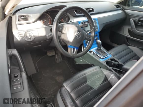 ✅ 2013 Volkswagen CC R-Line • VIN: WVWBP7AN0DE501387 • Lot: 89675465. Wystawiony na Copart z przebiegiem 97 101 mil. Bezpłatny archiwum sprzedaży aukcyjnych z USA i szczegółowy raport historii pojazdu na DreamBid. Zdjęcie 8.