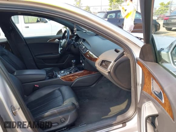 ✅ 2013 Audi A6 Prestige • VIN: WAUJGAFC5DN011623 • Лот: 42894978. Опубликован ранее на IAAI с пробегом 194 596 миль. Бесплатный доступ к архиву аукционных продаж из США и подробный отчёт об истории автомобиля на DreamBid. Изображение 5.