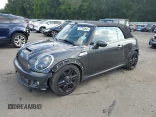 ✅ 2015 MINI Convertible S • VIN: WMWZP3C52FT708959 • Lot: 67742345. Wystawiony na Copart z przebiegiem 107 404 mil. Bezpłatny archiwum sprzedaży aukcyjnych z USA i szczegółowy raport historii pojazdu na DreamBid. Zdjęcie 1.