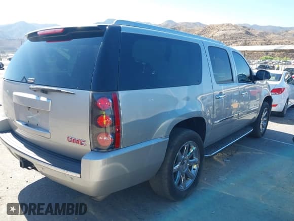 ✅ 2011 GMC Yukon XL Denali • VIN: 1GKS2MEF8BR285394 • Лот: 42925930. Опубликован ранее на IAAI с пробегом 175 188 миль. Бесплатный доступ к архиву аукционных продаж из США и подробный отчёт об истории автомобиля на DreamBid. Изображение 4.