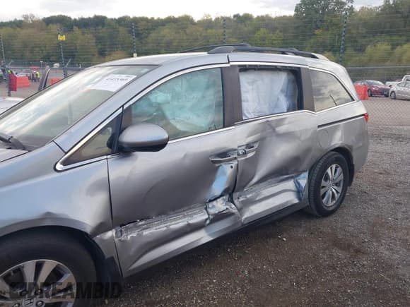 ✅ 2017 Honda Odyssey SE • VIN: 5FNRL5H38HB015238 • Lot: 43415369. Listed on IAAI with 147,845 mi. Free auction sales archive from the USA and detailed vehicle history report at DreamBid. Image 6.