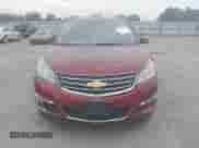 2017 Chevrolet Traverse LT z VIN 1GNKRGKD2HJ205761, wystawiony jako IAAI lot #43362483 z przebiegiem 89 450 mil mil oraz . Historia ofert i sprzedaży dostępna na DreamBid. Obrazek 12.