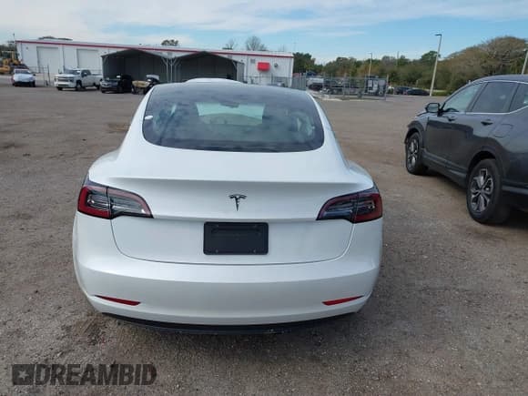 ✅ 2021 Tesla Model 3 Standard Range Plus • VIN: 5YJ3E1EA5MF086418 • Lot: 41252902. Wystawiony na IAAI z przebiegiem 7 858 mil. Bezpłatny archiwum sprzedaży aukcyjnych z USA i szczegółowy raport historii pojazdu na DreamBid. Zdjęcie 16.