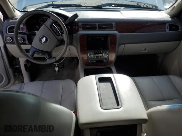 ✅ 2010 Chevrolet Silverado 1500 • VIN: 3GCXKTE26AG131905 • Lot: 46319925. Wystawiony na Copart z przebiegiem 194 686 mil. Bezpłatny archiwum sprzedaży aukcyjnych z USA i szczegółowy raport historii pojazdu na DreamBid. Zdjęcie 8.