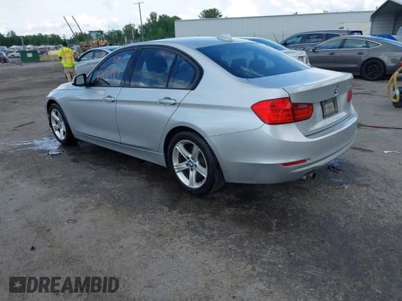 ✅ 2013 BMW 3 Series 328i • VIN: WBA3A5G59DNP21139 • Lot: 42191997. Listed on IAAI with 177,698 mi. Free auction sales archive from the USA and detailed vehicle history report at DreamBid. Image 3.