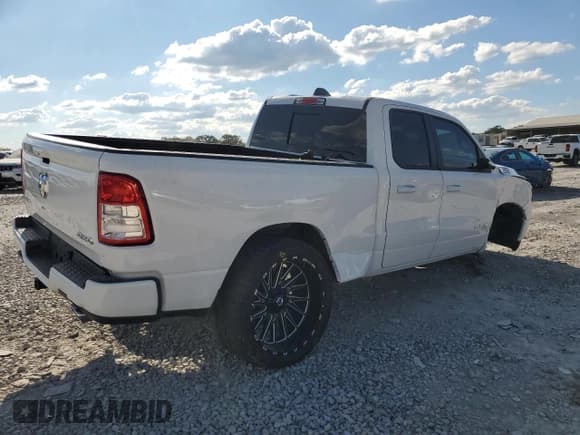 ✅ 2022 Ram 1500 Big Horn • VIN: 1C6SRFBT2NN378119 • Lot: 81876315. Wystawiony na Copart z przebiegiem 56 824 mil. Bezpłatny archiwum sprzedaży aukcyjnych z USA i szczegółowy raport historii pojazdu na DreamBid. Zdjęcie 3.