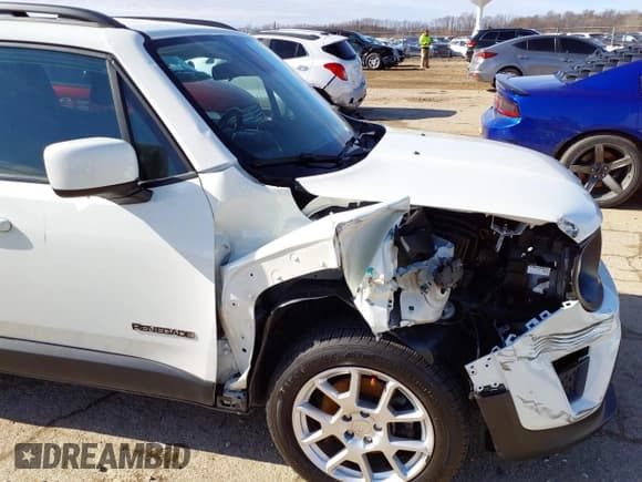 ✅ 2020 Jeep Renegade Altitude • VIN: ZACNJABB8LPL91658 • Lot: 41534304. Listed on IAAI with 76,135 mi. Free auction sales archive from the USA and detailed vehicle history report at DreamBid. Image 18.