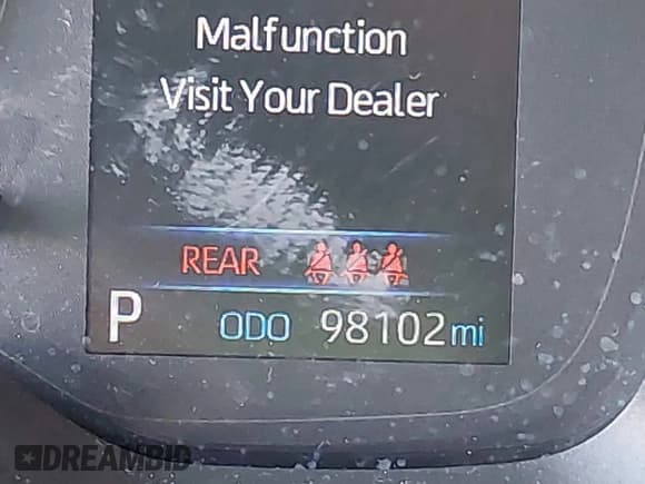 ✅ 2022 Toyota Corolla LE • VIN: 5YFEPMAE5NP272060 • Lot: 43303928. Listed on IAAI with 98,102 mi. Free auction sales archive from the USA and detailed vehicle history report at DreamBid. Image 16.