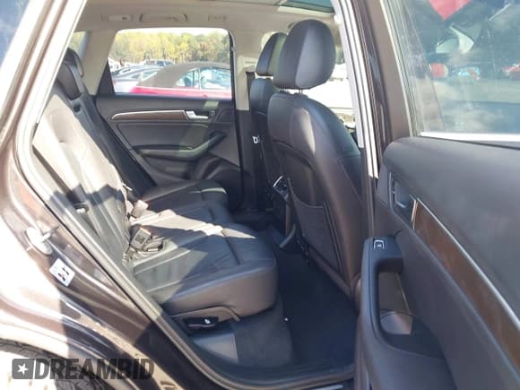 ✅ 2015 Audi Q5 Premium Plus • VIN: WA1LFAFP0FA034359 • Lot: 43602017. Wystawiony na IAAI z przebiegiem 119 220 mil. Bezpłatny archiwum sprzedaży aukcyjnych z USA i szczegółowy raport historii pojazdu na DreamBid. Zdjęcie 8.