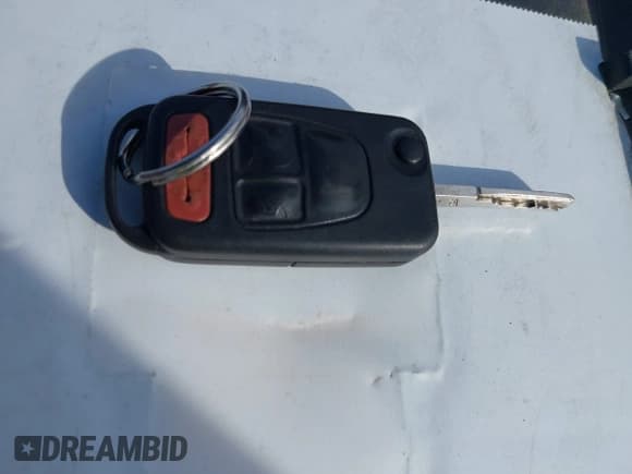 ✅ 1999 Mercedes-Benz M 320/430/500 • VIN: 4JGAB54E2XA133554 • Lot: 43174659. Listed on IAAI with 261,028 mi. Free auction sales archive from the USA and detailed vehicle history report at DreamBid. Image 11.