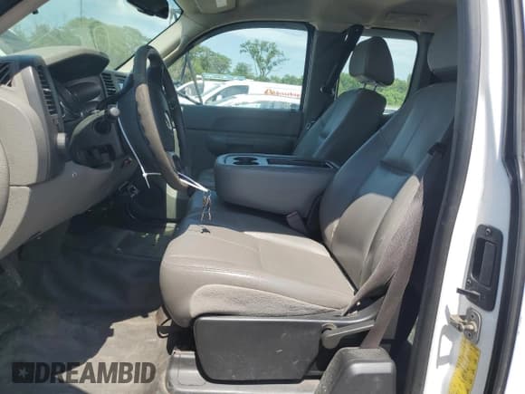 ✅ 2008 Chevrolet Silverado 1500 • VIN: 1GBJC39628E216942 • Лот: 63582915. Опубликован ранее на Copart с пробегом 109 489 миль. Бесплатный доступ к архиву аукционных продаж из США и подробный отчёт об истории автомобиля на DreamBid. Изображение 7.