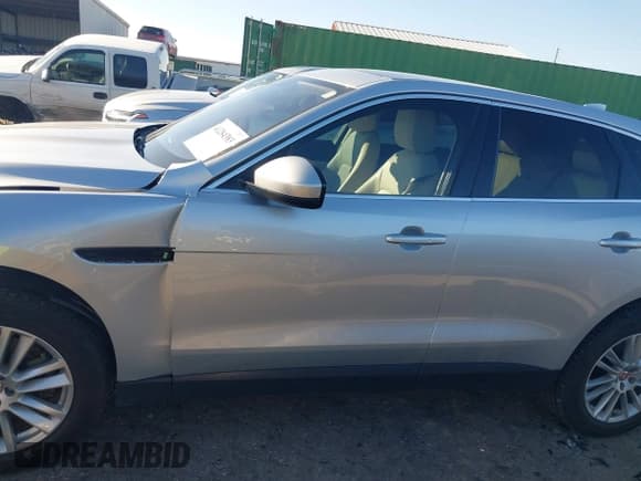 ✅ 2019 Jaguar F-Pace 25t Prestige • VIN: SADCK2GX8KA391700 • Lot: 41284383. Wystawiony na IAAI z przebiegiem 79 299 mil. Bezpłatny archiwum sprzedaży aukcyjnych z USA i szczegółowy raport historii pojazdu na DreamBid. Zdjęcie 14.