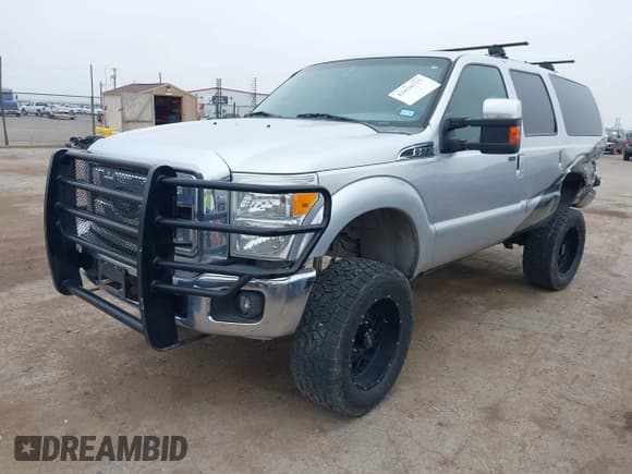 ✅ 2001 Ford Excursion XLT • VIN: 1FMNU41S51EB17641 • Lot: 42420753. Wystawiony na IAAI z przebiegiem 218 460 mil. Bezpłatny archiwum sprzedaży aukcyjnych z USA i szczegółowy raport historii pojazdu na DreamBid. Zdjęcie 17.