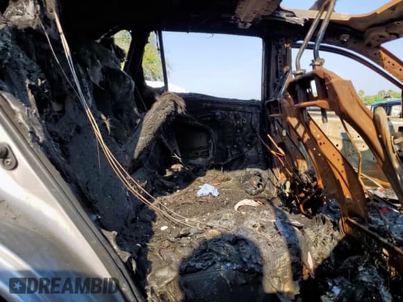 ✅ 2023 Toyota RAV4 XLE Premium • VIN: 2T3C1RFV4PC224798 • Лот: 71798545. Опубликован ранее на Copart с пробегом Не указан. Бесплатный доступ к архиву аукционных продаж из США и подробный отчёт об истории автомобиля на DreamBid. Изображение 10.