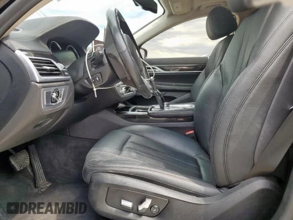 ✅ 2019 BMW 7 Series 740i xDrive • VIN: WBA7E4C55KGV70212 • Lot: 67628615. Wystawiony na Copart z przebiegiem 48 408 mil. Bezpłatny archiwum sprzedaży aukcyjnych z USA i szczegółowy raport historii pojazdu na DreamBid. Zdjęcie 7.