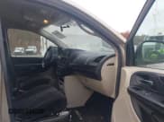 ✅ 2013 Dodge Grand Caravan SE • VIN: 2C4RDGBG6DR568862 • Lot: 43580409. Wystawiony na IAAI z przebiegiem 108 661 mil. Bezpłatny archiwum sprzedaży aukcyjnych z USA i szczegółowy raport historii pojazdu na DreamBid. Zdjęcie 5.