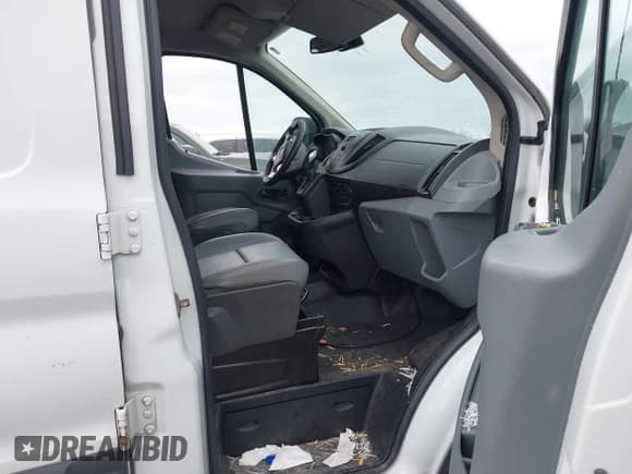 ✅ 2017 Ford Transit • VIN: 1FTYE1ZM5HKB32476 • Lot: 43513328. Wystawiony na IAAI z przebiegiem 232 996 mil. Bezpłatny archiwum sprzedaży aukcyjnych z USA i szczegółowy raport historii pojazdu na DreamBid. Zdjęcie 5.