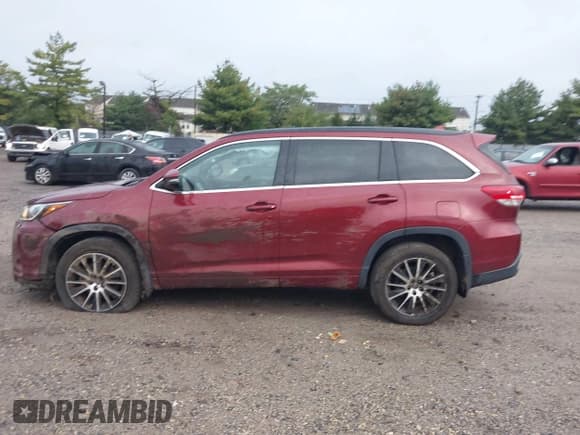✅ 2017 Toyota Highlander SE • VIN: 5TDJZRFH4HS466065 • Lot: 43291122. Listed on IAAI with 78,677 mi. Free auction sales archive from the USA and detailed vehicle history report at DreamBid. Image 13.