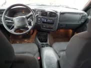 ✅ 2003 Chevrolet Blazer LS • VIN: 1GNDT13X23K178595 • Lot: 86110454. Wystawiony na Copart z przebiegiem 70 011 mil. Bezpłatny archiwum sprzedaży aukcyjnych z USA i szczegółowy raport historii pojazdu na DreamBid. Zdjęcie 8.