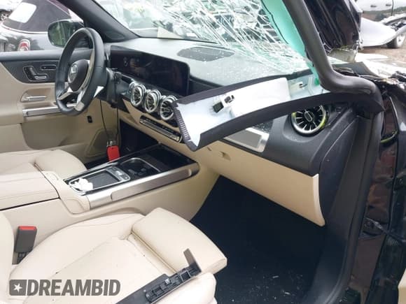 ✅ 2025 Mercedes-Benz GLB 250 • VIN: W1N4M4HBXSW386437 • Lot: 42612285. Wystawiony na IAAI z przebiegiem 11 154 mil. Bezpłatny archiwum sprzedaży aukcyjnych z USA i szczegółowy raport historii pojazdu na DreamBid. Zdjęcie 5.