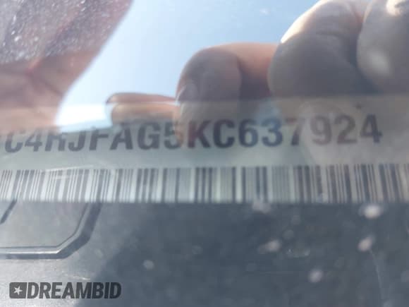 ✅ 2019 Jeep Grand Cherokee Upland • VIN: 1C4RJFAG5KC637924 • Lot: 41758541. Listed on IAAI with 107,419 mi. Free auction sales archive from the USA and detailed vehicle history report at DreamBid. Image 9.