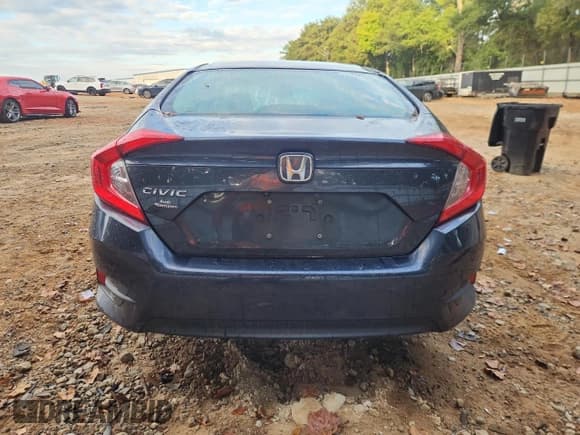 ✅ 2016 Honda Civic LX • VIN: 19XFC2F52GE034524 • Lot: 84631585. Listed on Copart with 124,514 mi. Free auction sales archive from the USA and detailed vehicle history report at DreamBid. Image 6.